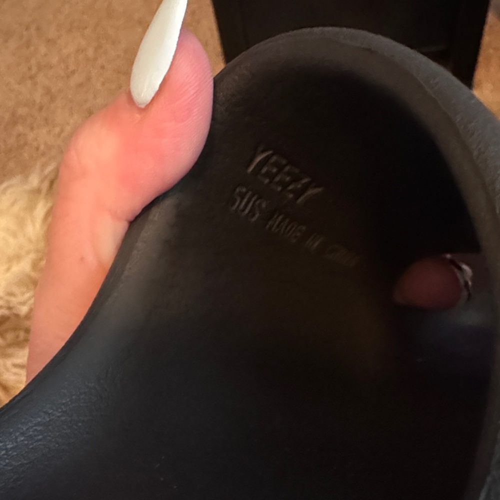 Adidas Yeezy Dark Grey Slides size 4 Youth - Picture 5 of 5